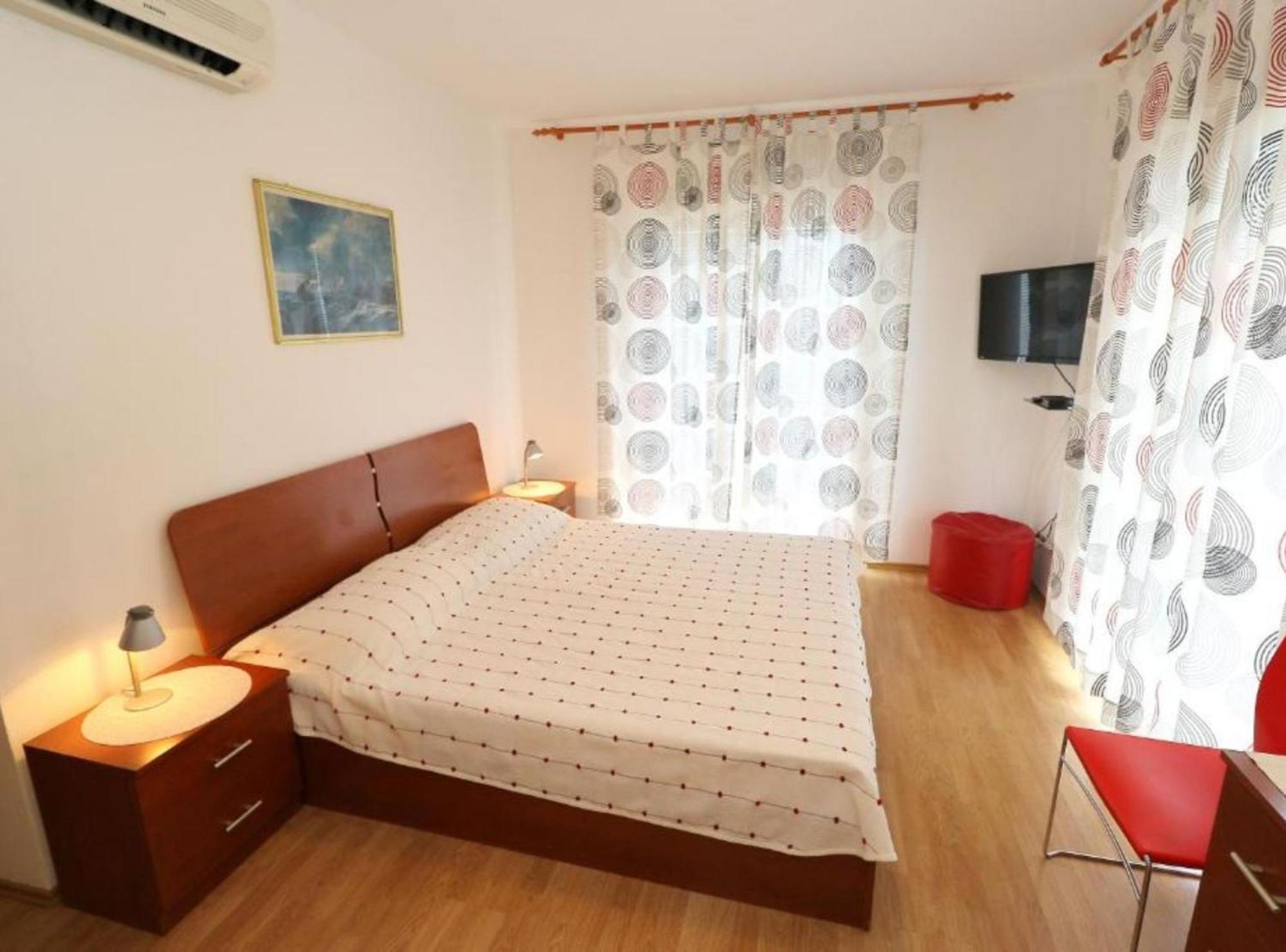 Apartments Trogrlic Хвар Екстер'єр фото